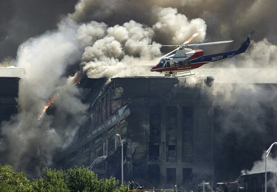 11/9: Λεπτό προς λεπτό #16. 9:37: Μπόινγκ της American Airlines, που έχουν καταλάβει οι αεροπειρατές μετά την απογείωσή του από το αεροδρόμιο Ντάλες της Ουάσινγκτον συντρίβεται στο Πεντάγωνο.