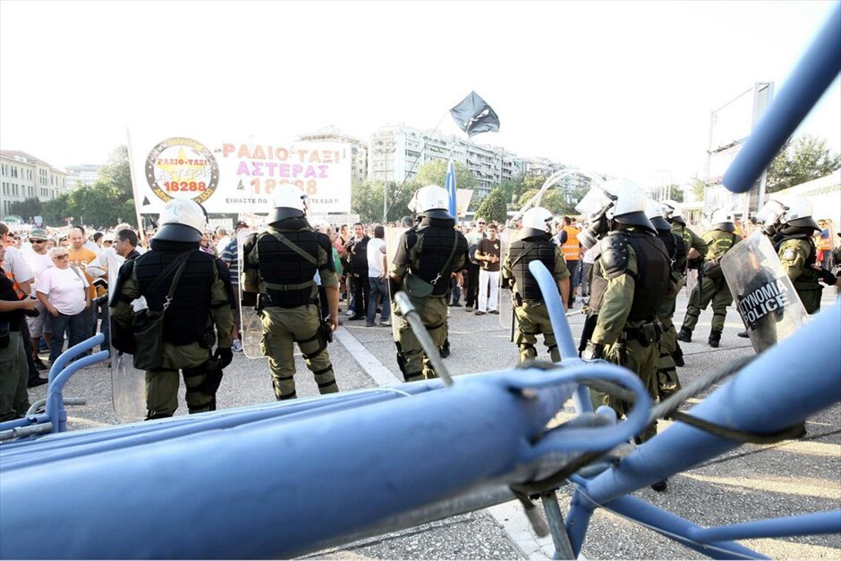 Επεισόδια έξω από το Βελλίδειο #16. EUROKINISSI/ΜΟΤΙΟΝΤΕΑΜ/ΚΩΝΣΤΑΝΤΙΝΙΔΗΣ ΓΙΩΡΓΟΣ