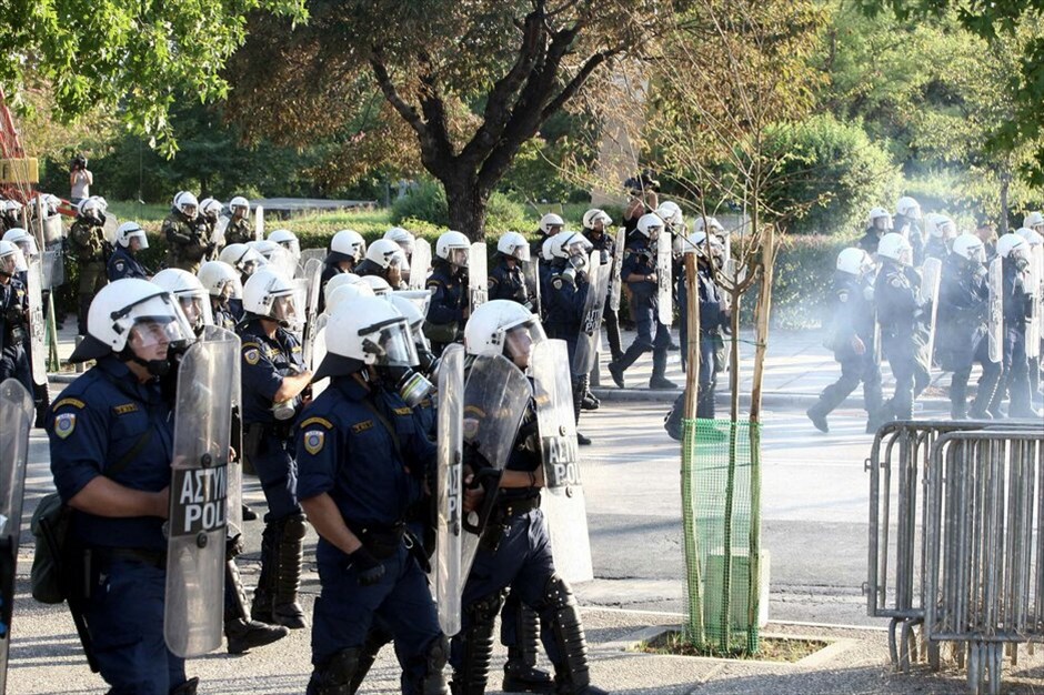 Επεισόδια έξω από το Βελλίδειο #21. EUROKINISSI/ΜΟΤΙΟΝΤΕΑΜ/ΚΩΝΣΤΑΝΤΙΝΙΔΗΣ ΓΙΩΡΓΟΣ