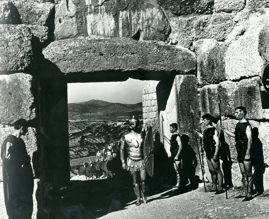 Μιχάλης Κακογιάννης: Η φιλμογραφία του #20. Με την «Ηλέκτρα» ο Κακογιάννης εγκαινιάζει τη λεγόμενη τριλογία του (Τρωάδες, Ιφιγένεια). Ο παγκοσμίου φήμης πλέον σκηνοθέτης, μετά τo «Χαμένο Κορμί», αναζητούσε πηγή έμπνευσης για την επόμενη ταινία του στην αρχαία τραγωδία και τότε έπεσε πάνω στην Ηλέκτρα του Ευριπίδη. ΙΔΡΥΜΑ ΜΙΧΑΛΗΣ ΚΑΚΟΓΙΑΝΝΗΣ