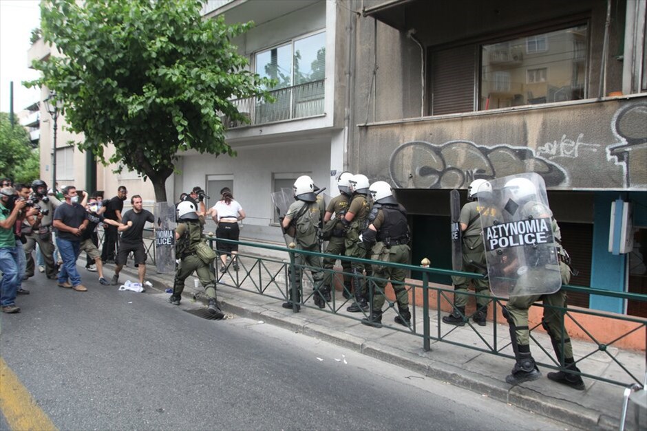 Ενταση στο κέντρο της Αθήνας #2. Επεισόδια σημειώνονται και σήμερα στα σημεία συγκέντρωσης των αγανακτισμένων στο κέντρο της πρωτεύουσας.