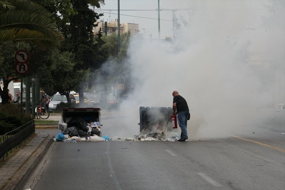 Ενταση στο κέντρο της Αθήνας #6. Επεισόδια σημειώνονται και σήμερα στα σημεία συγκέντρωσης των αγανακτισμένων στο κέντρο της πρωτεύουσας.