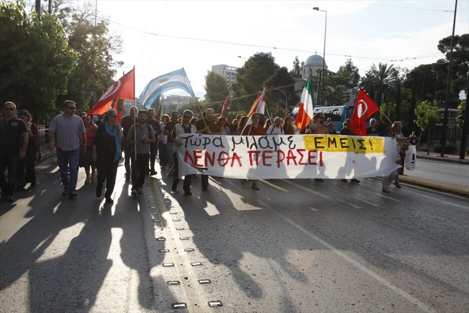 Μαζική διαδήλωση και επεισόδια «Αγανακτισμένων» στο κέντρο της Αθήνας #15. «Aγανακτισμένoι» στη Β. Σοφίας και Ηρώδου Αττικού.