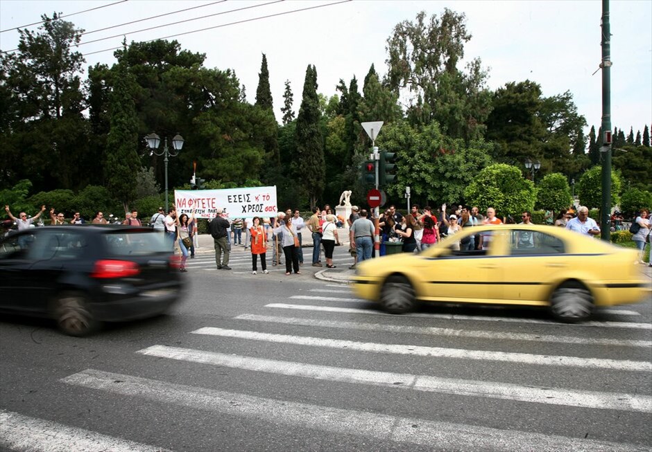 Μαζική διαδήλωση και επεισόδια «Αγανακτισμένων» στο κέντρο της Αθήνας #25. Καλλιμάρμαρο Στάδιο.