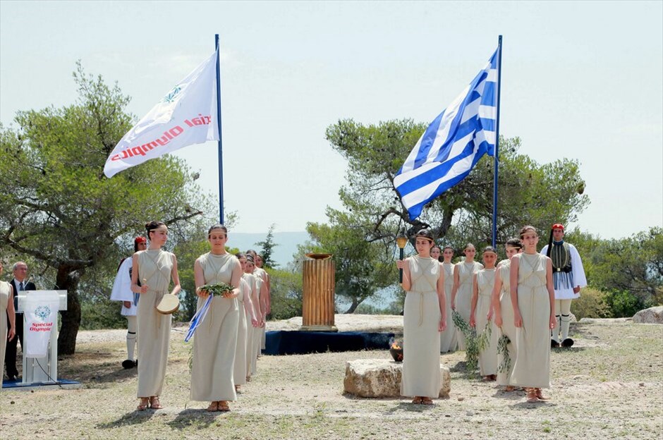 Special Olympics Αθήνα 2011: H τελετή Αφής της Φλόγας #5. Στο λόφο της Πνύκας πραγματοποιήθηκε την Πέμπτη το πρωί η Τελετή Αφής της Φλόγας των Παγκόσμιων Αγώνων Special Olympics Αθήνα 2011. Οι Αγώνες θα πραγματοποιηθούν από τις 25 Ιουνίου μέχρι τις 4 Ιουλίου στην ΑΘήνα, με τη συμμετοχή 15.000 αθλητών, χιλιάδων προπονητών και επισκεπτών από 185 χώρες.