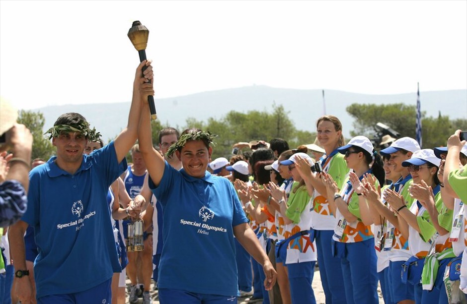 Special Olympics Αθήνα 2011: H τελετή Αφής της Φλόγας #17. Στο λόφο της Πνύκας πραγματοποιήθηκε την Πέμπτη το πρωί η Τελετή Αφής της Φλόγας των Παγκόσμιων Αγώνων Special Olympics Αθήνα 2011. Οι Αγώνες θα πραγματοποιηθούν από τις 25 Ιουνίου μέχρι τις 4 Ιουλίου στην ΑΘήνα, με τη συμμετοχή 15.000 αθλητών, χιλιάδων προπονητών και επισκεπτών από 185 χώρες.
