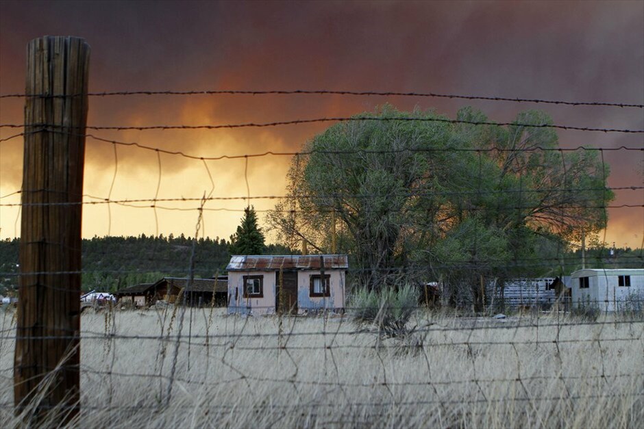 Μεγάλη πυρκαγιά στην Αριζόνα #10. Περίπου 950.000 στρέμματα έχουν καταστραφεί από μεγάλη πυρκαγιά σε δασική έκταση της Αριζόνα (νοτιοδυτικές ΗΠΑ), παρά τις προσπάθειες 2.500 πυροσβεστών και 22 ελικοπτέρων, ανακοίνωσαν οι αρχές της πολιτείας. Σύμφωνα με την Αμερικανική Υπηρεσία Δασών, ένα τεράστιο σύννεφο καπνού καλύπτει την ορεινή περιοχή Γουάλοου, στα σύνορα της Αριζόνα με το Νέο Μεξικό.