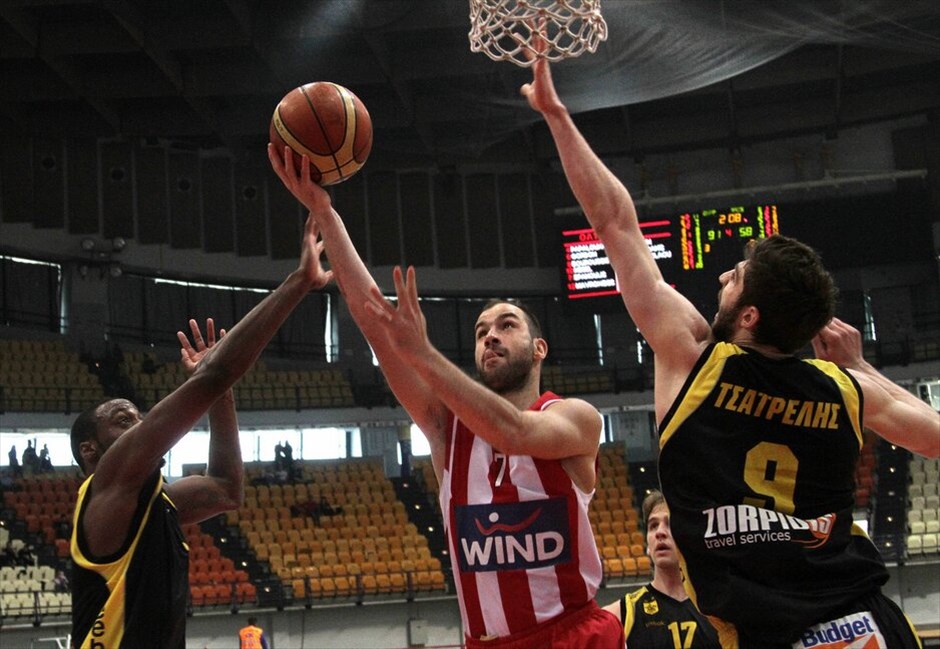 Α1 Μπάσκετ: Ημιτελικά των play off #6. Με κεκτημένη ταχύτητα από την κατάκτηση του δεύτερου διαδοχικού κυπέλλου Ελλάδας, ο Ολυμπιακός δεν δυσκολεύτηκε να κάμψει την αντίσταση του Αρη που δεν είχε στη διάθεσή του τον τραυματία Χρήστο Ταπούτο. EUROKINISSI/