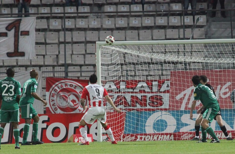 Σούπερ Λίγκα: Η τρίτη αγωνιστική των πλέι οφ #8. Χαρακτηριστικό της αναμέτρησης ήταν τα πολλά δοκάρια της Θεσσαλικής ομάδας που με τη νίκη της αυτή έκανε το καλύτερο δώρο στον πρόεδρο της Αχιλλέα Μπέο για την ονομαστική του εορτή.