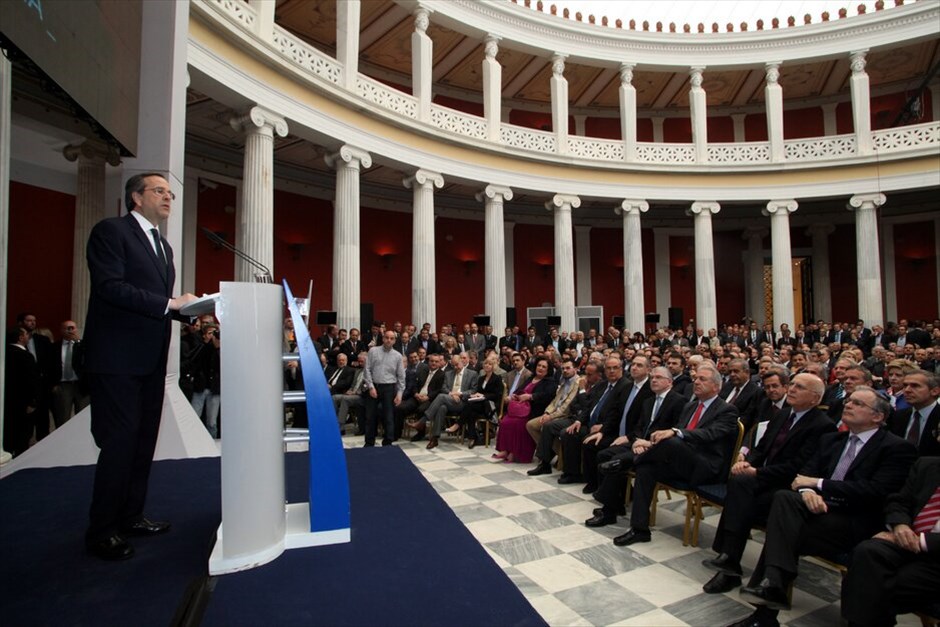 N.Δ.: Tο «Ζάππειο ΙΙ» #3. Υπεραμυνόμενος της άρνησης της ΝΔ να προσφέρει συναίνεση στο ΠΑΣΟΚ, ο κ. Σαμαράς διερωτήθηκε: «Να συναινέσω σε αυτόν που μας προκάλεσε τη μεγαλύτερη ύφεση σε αυτόν από το β’ παγκόσμιο και μετά; Να προσφέρω συναίνεση σε αυτόν που διαφωνώ; Σε αυτόν που διαλύει τη χώρα μου; Συναίνεση σε τι; Στο λάθος; Στο νεφελώδες όπως λένε οι πολιτικοί τους;».