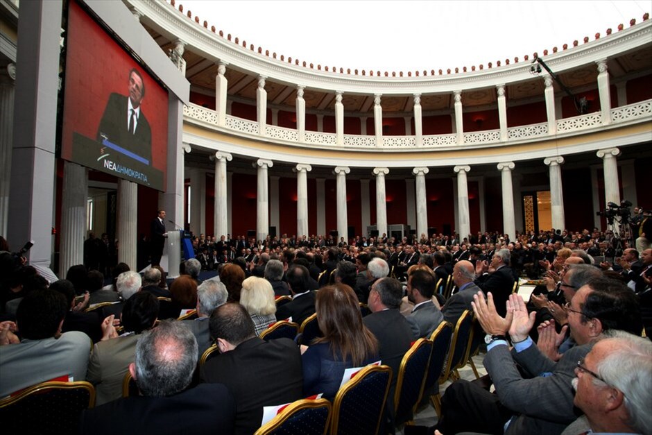 N.Δ.: Tο «Ζάππειο ΙΙ» #5. Παρουσιάζοντας τον πρώτο άξονα της πρότασης της ΝΔ, ο Αντώνης Σαμαράς μίλησε για  τολμηρή και αποφασιστική αλλά και μεσοπρόθεσμη μείωση των φορολογικών συντελεστών για όλους και συγκεκριμένα: ενιαίο συντελεστή κερδών 15% για όλες τις εταιρείες (flatrate),  ανώτατο συντελεστή φορολογίας εισοδήματος στο 40% από 45%, μείωση ΦΠΑ από 23% στο 19% και από 13% στο 9% και στο 4,5% για τον τουρισμό και σταδιακή κατάργηση των φόρων υπέρ τρίτων, ενώ για τα καύσιμα είπε ότι θα αφαιρεθεί σε δύο χρόνια ο ειδικός φόρος. Τέλος, ο πρόεδρος της ΝΔ έβαλε στο τραπέζι και τη μείωση των εργοδοτικών εισφορών κατά 25% και μίλησε για απενοχοποίηση  της επιχειρηματικότητας που σήμερα είναι υπό διωγμό.