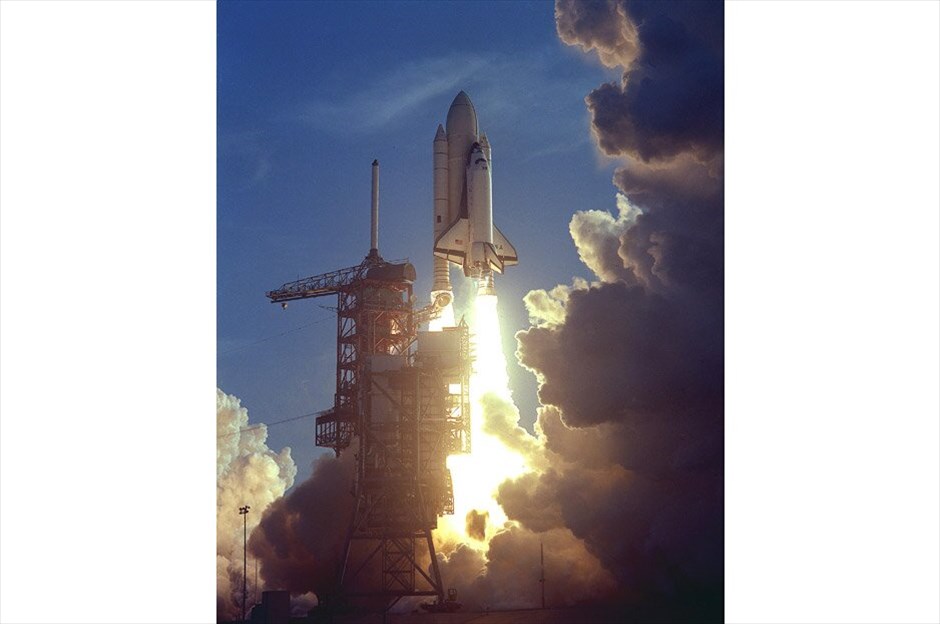NASA: 30 χρόνια διαστημικά λεωφορεία #3. Είκοσι χρόνια μετά το πρώτο ταξίδι ανθρώπου στο διάστημα με τον Γιούρι Γκαγκάριν, η NASA εκτόξευσε από το Κέιπ Κανάβεραλ, στο Διαστημικό Κέντρο Κένεντι, στη Φλόριντα, το πρώτο διαστημικό λεωφορείο με τους αστροναύτες Τζον Γιανγκ και Ρόμπερτ Κρίπεν. Η αποστολή επέστρεψε δύο ημέρες μετά. NASA