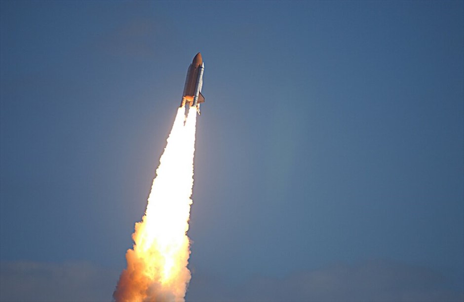 NASA: 30 χρόνια διαστημικά λεωφορεία #4. Χρονολογικά, το πρώτο διαστημικό λεωφορείο ήταν το Κολούμπια ((Κωδικός Τροχιακού Οχήματος: OV-102) που συμπλήρωσε 27 επιτυχημένες πτήσεις πριν την καταστροφή του στην αποστολή με κωδική ονομασία STS-107, την 1η Φεβρουαρίου του 2003. NASA