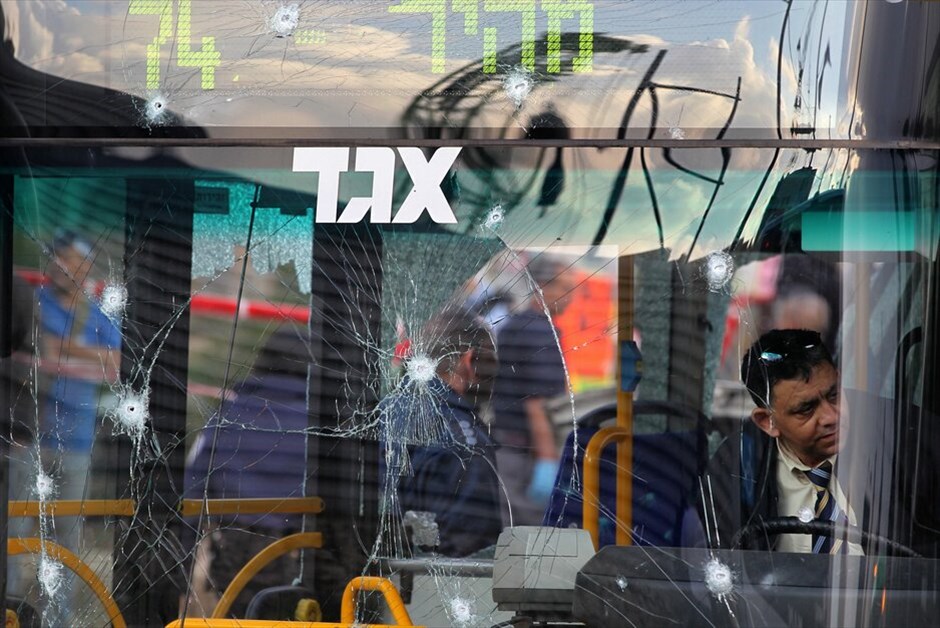 Εκρηξη βόμβας στην Ιερουσαλήμ #1. Έκρηξη βόμβας σημειώθηκε σε εβραϊκή συνοικία στο κέντρο της Ιερουσαλήμ, με αποτέλεσμα να σκοτωθεί ένας άνθρωπος και να τραυματιστούν περίπου 30.