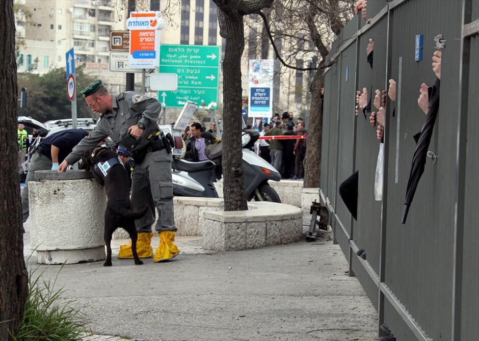 Εκρηξη βόμβας στην Ιερουσαλήμ #15. Έκρηξη βόμβας σημειώθηκε σε εβραϊκή συνοικία στο κέντρο της Ιερουσαλήμ, με αποτέλεσμα να σκοτωθεί ένας άνθρωπος και να τραυματιστούν περίπου 30.