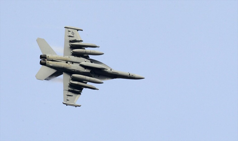 Λιβύη: Οι συμμαχικές δυνάμεις #28. Ένα F/A-18F Hornet απογειώνεται από τη νατοϊκή βάση του Αβιάνο στην βόρεια Ιταλία.