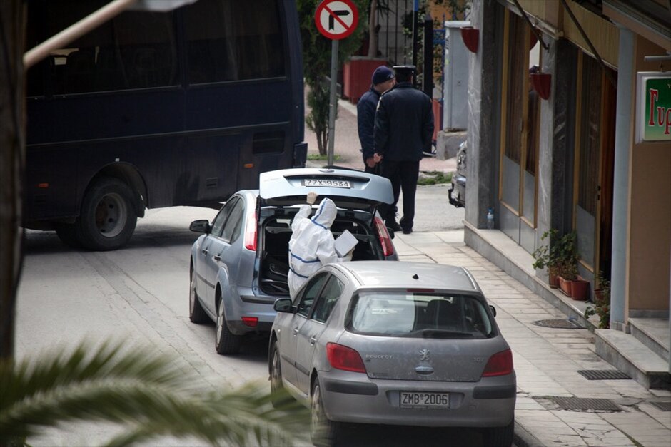 ΕΛ.ΑΣ.: Επιχείρηση σε Χολαργό και Ν. Ιωνία Βόλου #13. Όπως ανακοινώθηκε από την Αστυνομία, κατά τη διάρκεια επιχείρησης που πραγματοποιήθηκε τις πρωινές ώρες στο διαμέρισμα επί της οδού Ελλησπόντου 53 στη Νέα Ιωνία Βόλου συνελήφθησαν πέντε άτομα και συγκεκριμένα τέσσερις άνδρες και μία γυναίκα, για συμμετοχή σε τρομοκρατική δραστηριότητα.