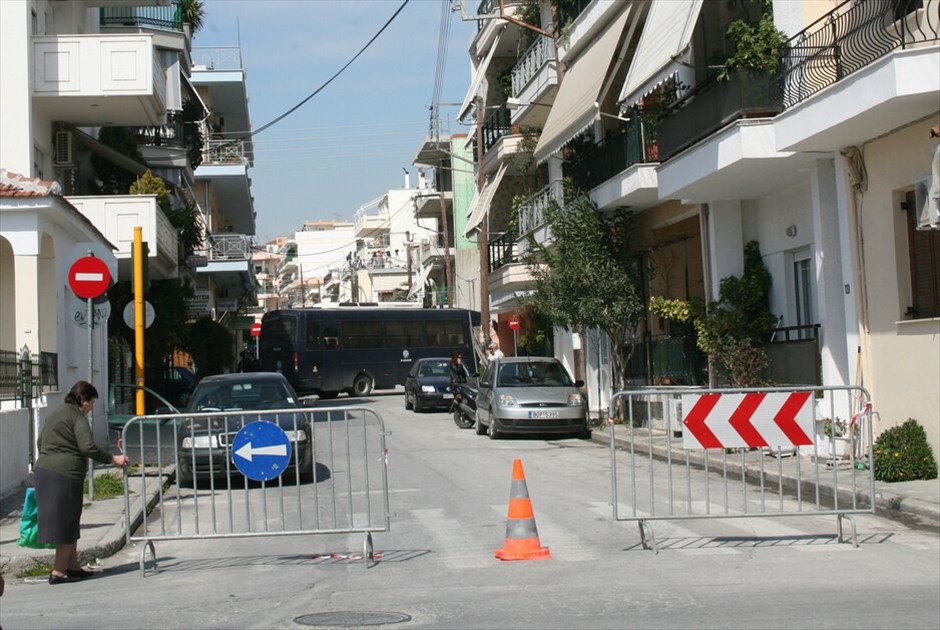 ΕΛ.ΑΣ.: Επιχείρηση σε Χολαργό και Ν. Ιωνία Βόλου #15. Ανάμεσα στους συλληφθέντες στο Βόλο βρίσκονται τρεις άνδρες που, σύμφωνα με την ΕΛ.ΑΣ. καταζητούνταν με εντάλματα σύλληψης, για συμμετοχή στην τρομοκρατική οργάνωση «Συνομωσίες των Πυρήνων της Φωτιάς».
