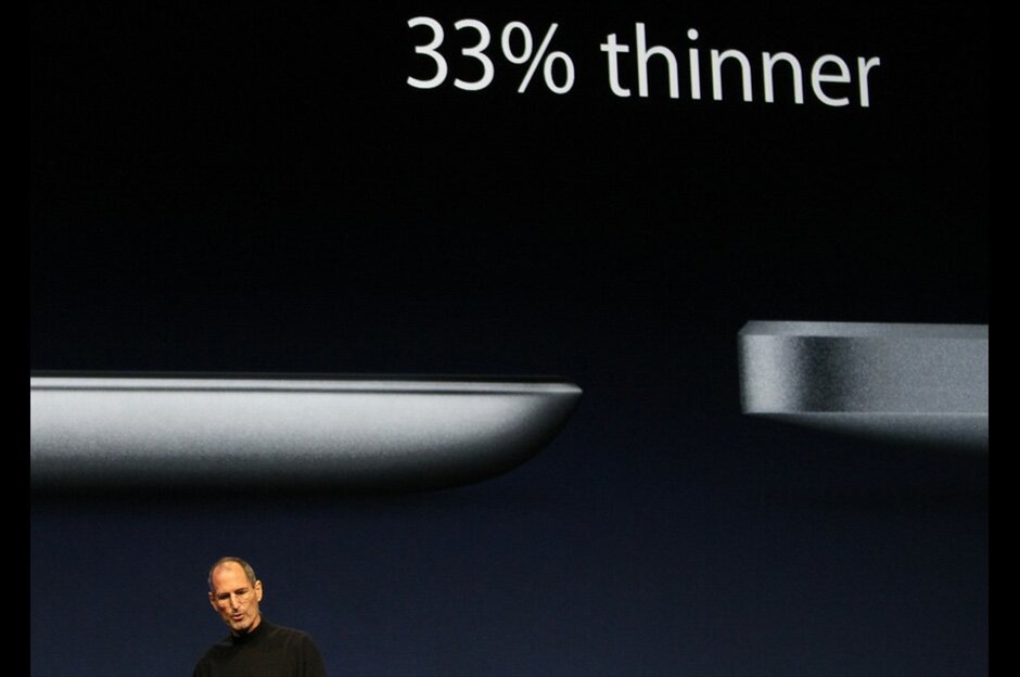 Ο Στιβ Τζομπς και… το iPad 2 #2. Ο θρύλος της Σίλικον Βάλεϊ, που λείπει με αναρρωτική άδεια από τα τέλη Ιανουαρίου, με την εμφάνιση του καθησύχασε τους επενδυτές αλλά και θαυμαστές του, που ανησυχούν για την υγεία του. /
