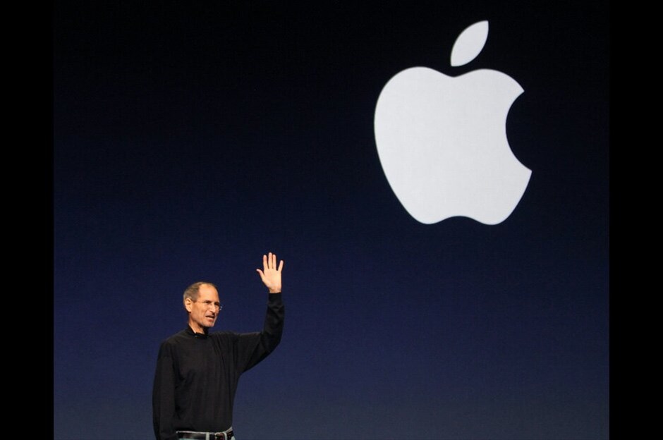 Ο Στιβ Τζομπς και… το iPad 2 #8. Ο Robert Lutts, στέλεχος της επενδυτικής εταιρείας Cabot Money Management, δήλωσε πως «ο Τζομπς, χωρίς αμφιβολία, είναι το πιο πολύτιμο περιουσιακό στοιχείο της Apple και για αυτό οι επενδυτές είναι τόσο περίεργοι για το αν θα συνεχίσει να αφήνει το στίγμα του». /
