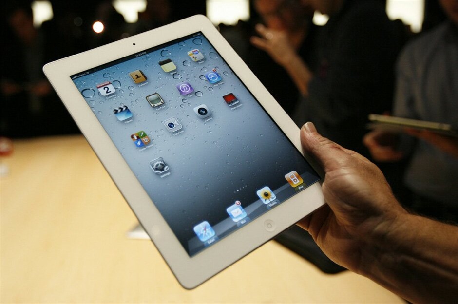 Ο Στιβ Τζομπς και… το iPad 2 #9. H Apple πούλησε 15 εκατ. iPad σε εννιά μήνες το 2010, τριπλάσια από ότι περίμεναν οι αναλυτές. Η εταιρεία αναμένει να πουλήσει 30 εκατ. ακόμα φέτος, δημιουργώντας έσοδα $ 20 δισ. /