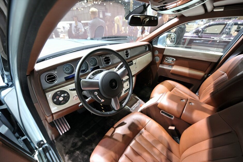 81ο Σαλόνι Αυτοκινήτου της Γενεύης #123. Η Rolls-Royce παρουσιάζει στη Γενεύη το πρώτο της ηλεκτρικό μοντέλο, την Phantom 102ΕΧ.