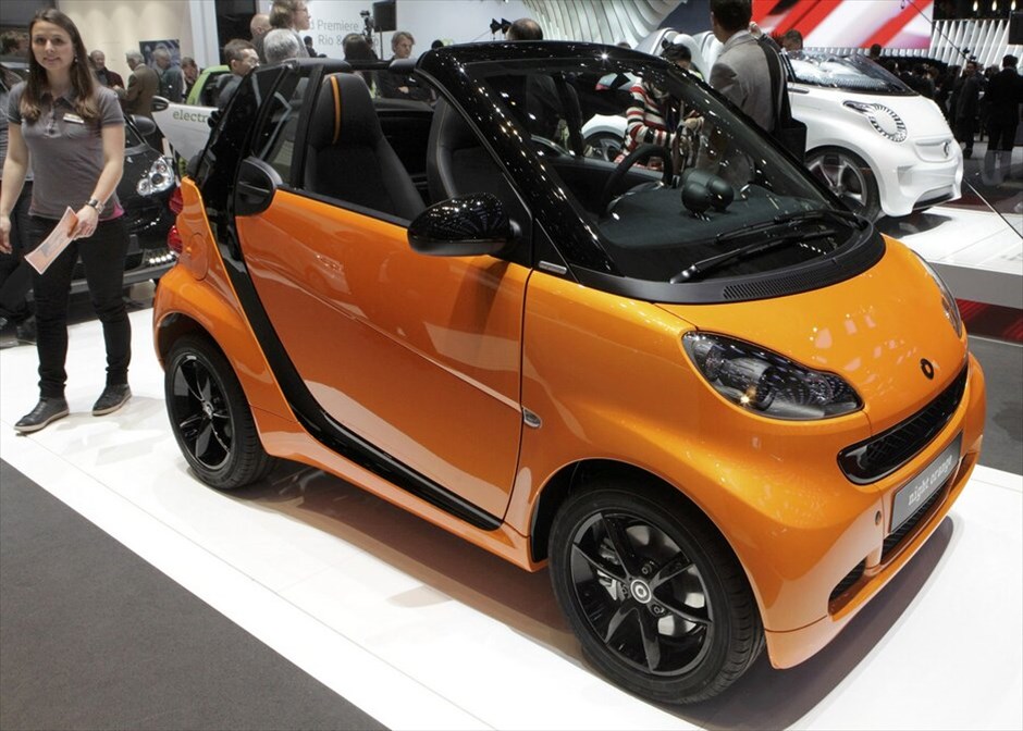 81ο Σαλόνι Αυτοκινήτου της Γενεύης #135. Smart Fortwo cabrio ή κουπέ σε χρωματικό συνδυασμό πορτοκαλί με μαύρου και περιορισμένο αριθμό αντιτύπων. Τρεις επιλογές κινητήρων δύο βενζίνης και έναν πετρελαίου.