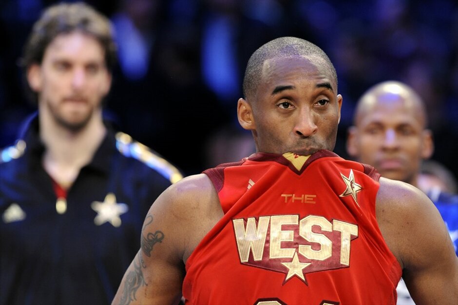 NBA: 60ό All Star Game #3. Μετά την περυσινή του απουσία λόγω τρυματισμού, είναι η τέταρτη φορά που ο άσος των Λος Αντελες Λέικερς κερδίσει του τον τίτλο του MVP σε All Star Game, ισοφαρίζοντας τον Μπομπ Πετίτ.