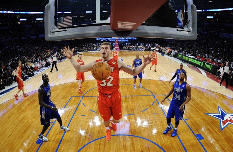NBA: 60ό All Star Game #16. O νικητής του διαγωνισμού καρφωμάτων και μέλος της ομάδας της Δύσης, Μπλέικ Γκρίφιν, ο οποίος σημειώσε οκτώ πόντους στον αγώνα.