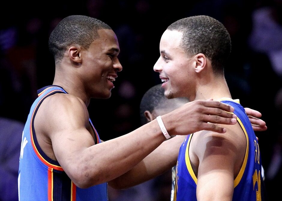 NBA: 60ό All Star Game #36. Στον διαγωνισμό δεξιοτήτων νικητής αναδείχθηκε ο Στίβεν Κάρι των Γκόλντεν Στέιτ Γουόριορς (δεξιά) έναντι του Ράσελ Ουέστμπρουκ των Οκλαχόμα Σίτι Θάντερς.