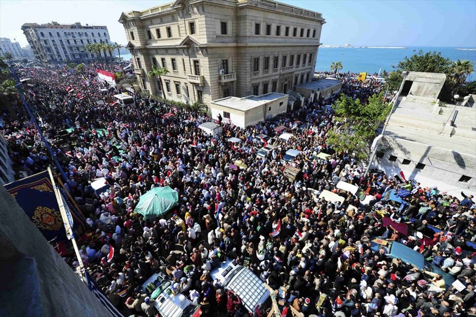 Αναβρασμός στη Μέση Ανατολή #11. Στην Αίγυπτο εκατομμύρια έχουν ξεχυθεί στους δρόμους στη μνήμη των 365 θυμάτων της εξέγερσης, αλλά και να γιορτάσουν την πτώση του προέδρου Χόσνι Μουμπάρακ, ακριβώς μία εβδομάδα μετά την αποχώρησή του από την εξουσία. EPA/AHMED KHALED