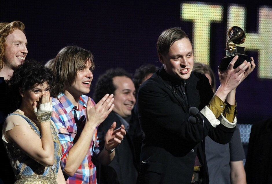 53η τελετή των βραβείων Grammy #4. Οι Καναδοί Arcade Fire ξεπέρασαν σημαντικά ονόματα της μουσικής και κέρδισαν το βραβείο του καλύτερου δίσκου της χρονιάς με το «The Suburbs».