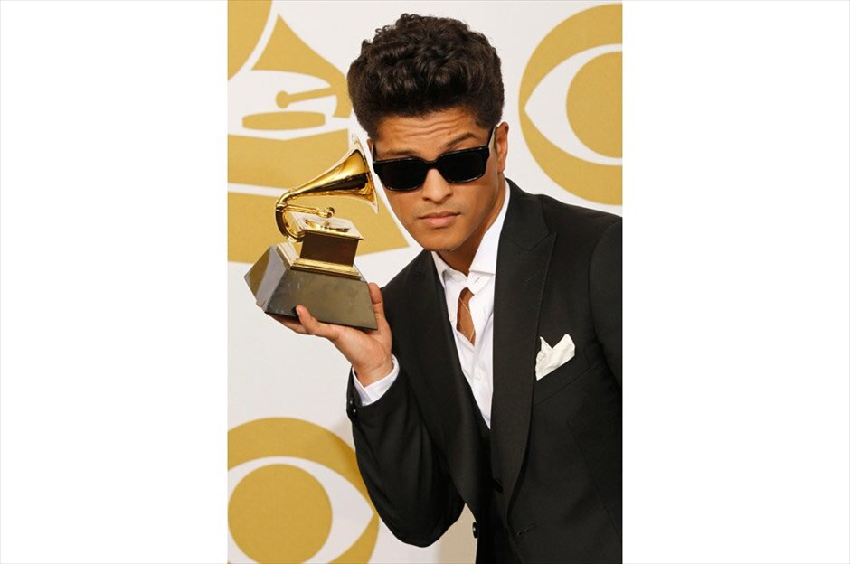 53η τελετή των βραβείων Grammy #10. Καλύτερη ανδρική pop ερμηνεία ήταν του Bruno Mars στο «Just the Way You Are». REUTERS/LUCY NICHOLSON