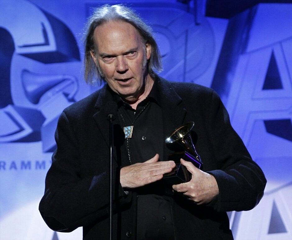 53η τελετή των βραβείων Grammy #12. Ως το καλύτερο rock τραγούδι βραβεύθηκε το «Angry World» του Neil Young.