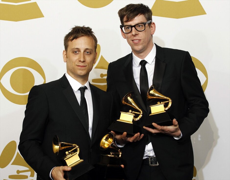 53η τελετή των βραβείων Grammy #15. Καλύτερο εναλλακτικό album ψηφίστηκε το «Brothers» των Black Keys, οι οποίοι απέσπασαν και το βραβείο καλύτερης rock ερμηνείας από group.