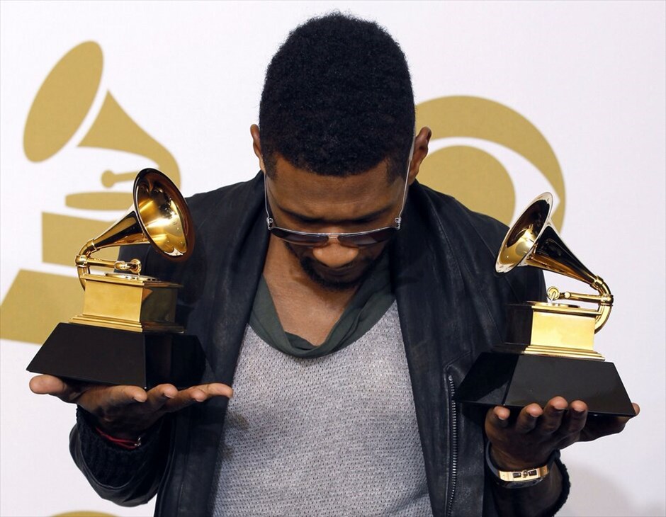 53η τελετή των βραβείων Grammy #16. Ο Usher απέσπασε το βραβείο για την καλύτερη ανδρική R/B ερμηνεία στο τραγούδι «There Goes My Baby», αλλά και για το καλύτερο contemporary R&B άλμπουμ «Raymond v. Raymond».