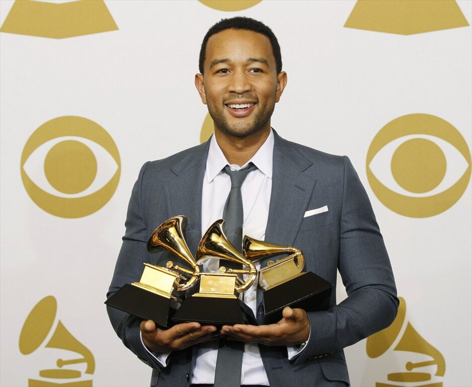 53η τελετή των βραβείων Grammy #17. Το «Shine» του John Legend με τους Roots ψηφίστηκε ως το καλύτερο R/B τραγούδι. Οι ίδιοι απέσπασαν δύο ακόμη βραβεία, ένα για το καλύτερο R/B άλμπουμ (Wake Up!) και ένα για το καλύτερο Traditional R&B Vocal Performance (Hang On In There).