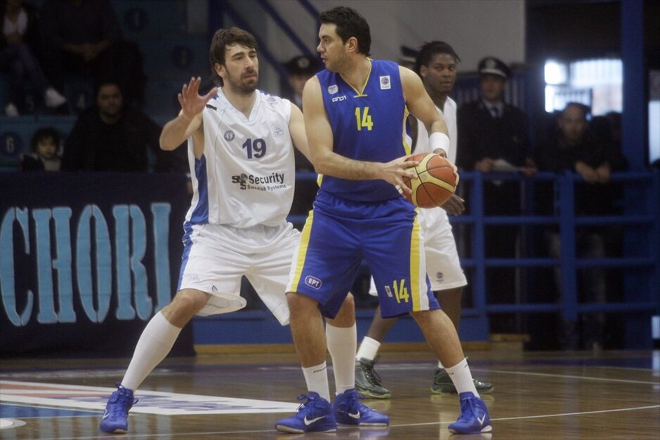 Α1 μπάσκετ: Η δέκατη έβδομη αγωνιστική #7. Το Περιστέρι κέρδισε τον Ηρακλή στο Ιβανώφειο με 72-57, σημειώνοντας την πρώτη εκτός έδρας νίκη του για το 2011 και έτσι εξακολουθεί να διεκδικεί (μαζί με τον Πανιώνιο και τον Κολοσσό Ρόδου) μία θέση στην οκτάδα. Αντιθέτως, ο Ηρακλής βρίσκεται πολύ κοντά στο να αποχαιρετήσει την Α1.