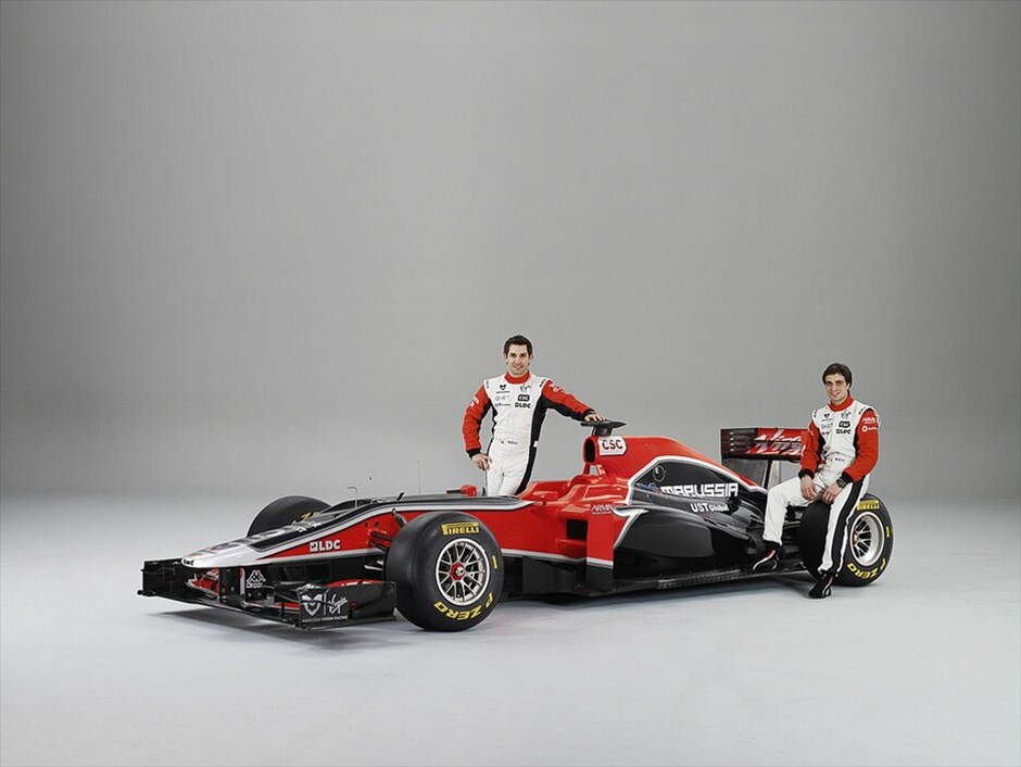 F1: Η Virgin MVR-02 #2. Στα στούντιο του BBC στο Λονδίνο η Virgin Racing παρουσίασε το νέο της μονοθέσιο, την MVR-02. To «M» αντιστοιχεί στη συνεργασία της ομάδας του Ρίτσαρντ Μπράνσον με τη Ρωσική αυτοκινητοβιομηχανία Marussia. Οδηγοί της Virgin Racing θα είναι το Τίμο Γκλοκ και ο Ζερόμ Ντ
