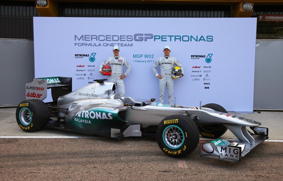 F1: Η Mercedes W02 #3. H Mercedes είναι μία ακόμη ομάδα που επέλεξε την πίστα της Βαλένθια για την παρουσίαση του νέου της μονοθεσίου, της W02. Michael Schumacher και Nico Rosberg ήταν εκείνοι που αποκάλυψαν το νέο μονοθέσιο.