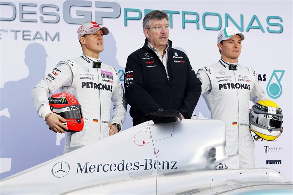 F1: Η Mercedes W02 #5. H Mercedes είναι μία ακόμη ομάδα που επέλεξε την πίστα της Βαλένθια για την παρουσίαση του νέου της μονοθεσίου, της W02. Michael Schumacher και Nico Rosberg ήταν εκείνοι που αποκάλυψαν το νέο μονοθέσιο.