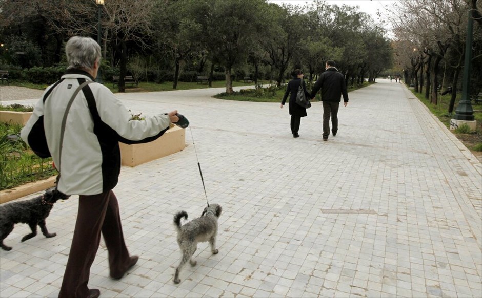 Tο ανακαινισμένο Πεδίον του Αρεως #10. Τα επίσημα αποκαλυπτήρια του ανανεωμένου Πεδίου του Αρεως πραγματοποίησε σήμερα το μεσημέρι η Υπερνομαρχία Αθηνών, παρουσιάζοντας το έργο της ανάπλασης του ιστορικού πάρκου, που φιλοδοξεί να βάλει τη δική του σφραγίδα του στη βελτίωση της ποιότητας ζωής των Αθηναίων.