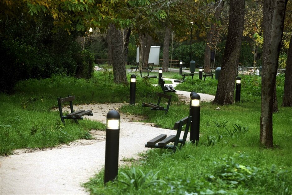 Tο ανακαινισμένο Πεδίον του Αρεως #13. Τα επίσημα αποκαλυπτήρια του ανανεωμένου Πεδίου του Αρεως πραγματοποίησε σήμερα το μεσημέρι η Υπερνομαρχία Αθηνών, παρουσιάζοντας το έργο της ανάπλασης του ιστορικού πάρκου, που φιλοδοξεί να βάλει τη δική του σφραγίδα του στη βελτίωση της ποιότητας ζωής των Αθηναίων.