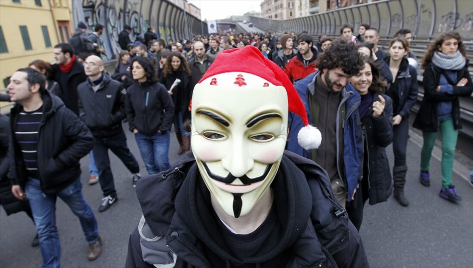 Ιταλία: Φοιτητικές διαδηλώσεις  #11. Χιλιάδες φοιτητές πραγματοποίησαν συγκέντρωση στη Ρώμη προκειμένου να διαμαρτυρηθούν για τη μεταρρύθμιση στην ανώτατη εκπαίδευση. Η αστυνομία απέκλεισε μεγάλα τμήματα του κέντρου της πόλης προκειμένου να αποτραπεί μία επανάληψη των βίαιων συγκρούσεων που σημειώθηκαν σε φοιτητική διαδήλωση την περασμένη εβδομάδα.