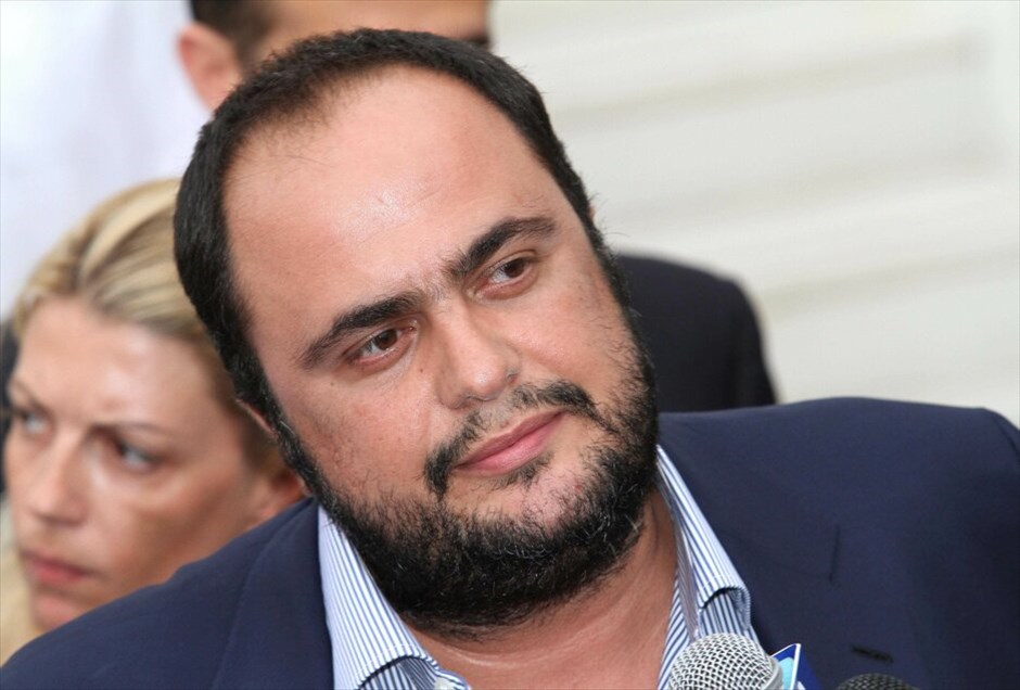 Σούπερ Λίγκα: Πρωταθλητής χειμώνα ο Ολυμπιακός #10. 8η αγωνιστική: Μετά το τέλος της αναμέτρησης ο πρόεδρος του Ολυμπιακού Βαγγέλης Μαρινάκης κατευθύνθηκε στα αποδυτήρια των διαιτητών, όπου παρουσία του αντιπροέδρου των «πρασίνων», Δημήτρη Γόντικα, επιτέθηκε φραστικά στον ρέφερι της συνάντηση, Τάσο Κάκο.