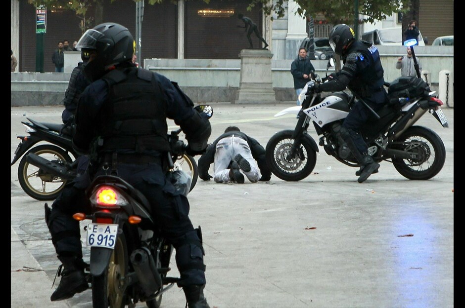 Επεισόδια στο Σύνταγμα #20. Φωτογραφίες: EPA, REUTERS, EUROKINISSI, AΠΕ-ΜΠΕ