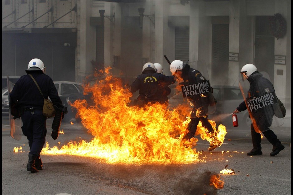 Επεισόδια στο Σύνταγμα #26. Φωτογραφίες: EPA,