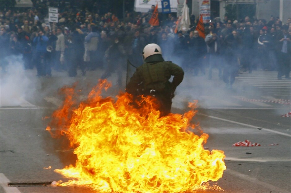 Επεισόδια στο Σύνταγμα #29. Φωτογραφίες: EPA,