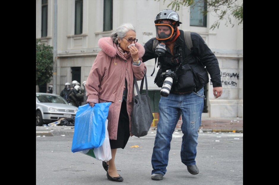 Επεισόδια στο Σύνταγμα #31. Φωτογραφίες: EPA, REUTERS, EUROKINISSI, AΠΕ-ΜΠΕ