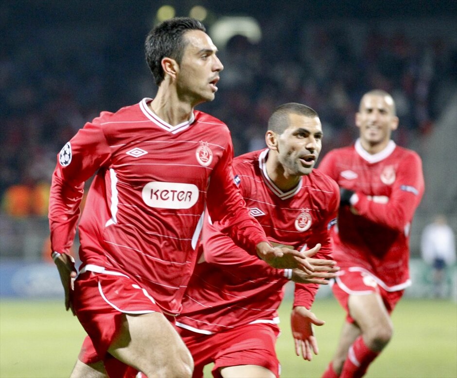 Champions League: Οι λεπτομέρειες της φάσης των ομίλων #16. Β’ Ομιλος: Η Χάποελ Τελ Αβίβ επιζητούσε νίκη επί της Λυόν και συνάμα ήττα της Μπενφίκα για να συνεχίσει εκείνη στο Europa League. Τελικά, τερμάτισε τέταρτη και αποκλείστηκε, χωρίς να έχει μία εκτός έδρας νίκη.